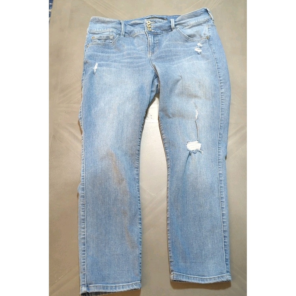 Torrid Premium Women's‎ Size 16 Blue Denim Crop Jeggings Distressed 253
